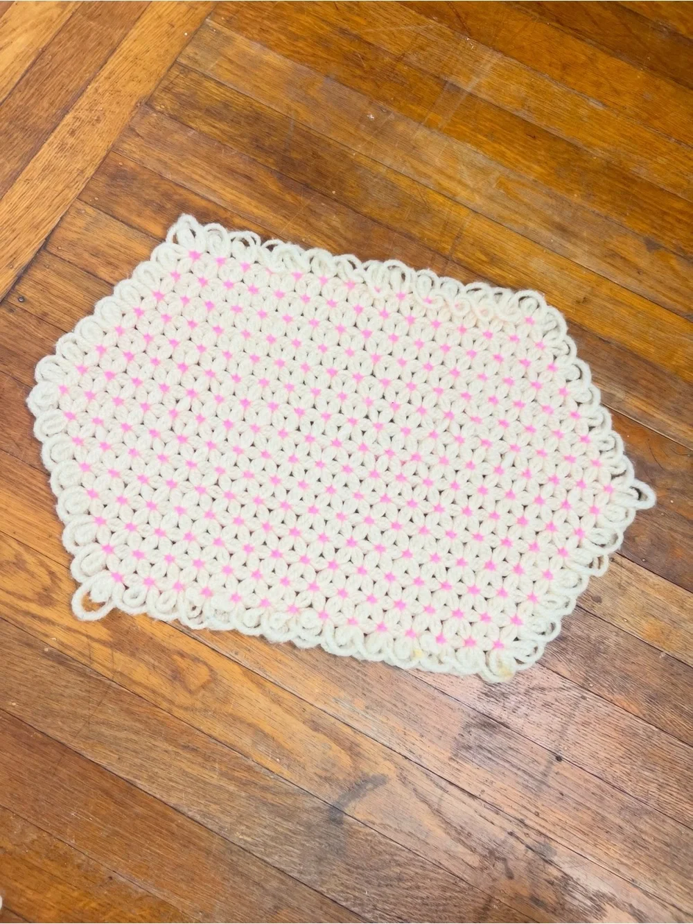 HANDMADE 70s 70s Vintage Crochet Wool Yarn Hexagon Placemats - Pink and Cream